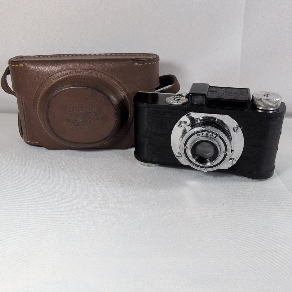 Vintage Argus A2B Film Camera f/4.5 35mm Lens Leather Case 109897 UNTESTED PARTS